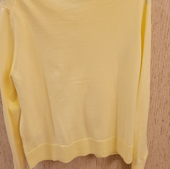 GAP Sweater - Picture 2 of 3